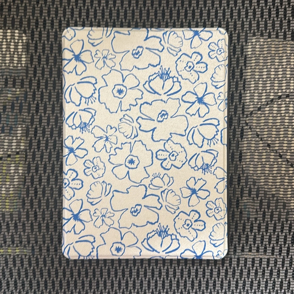 *Like New* Kindle Case for Paperwhite 11th Generation